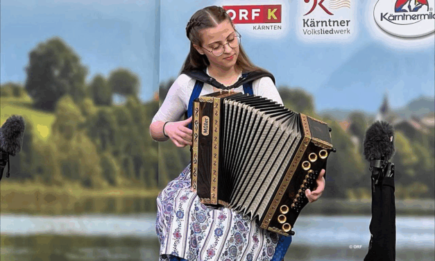 GMPU-Studentin Laura Rampitsch gewinnt  Kärntner Harmonikawettbewerb