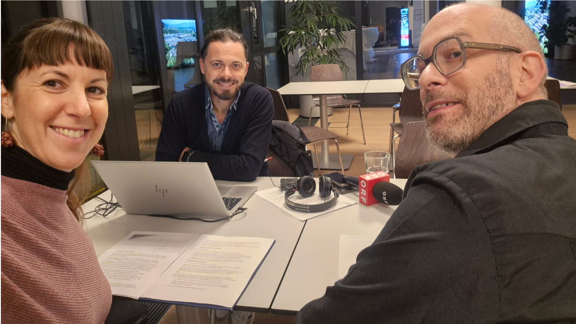 Cornelia Doppelhofer und Hanns Holger Rutz in ORF-Radio Kärnten - Notes