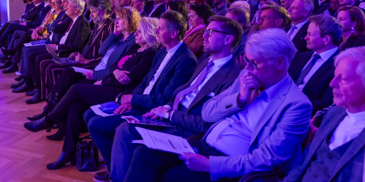 GMPU feiert Doktoratsakkreditierung mit 200 Gästen