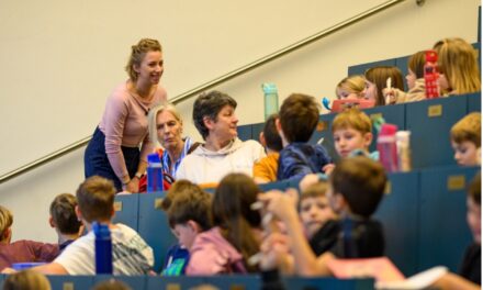 120 Volksschulkinder erleben Musik bei der AAU-KinderUni 2026