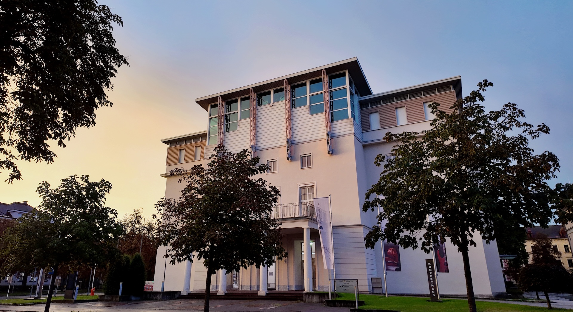 Konzerthaus Klagenfurt in Abendstimmung